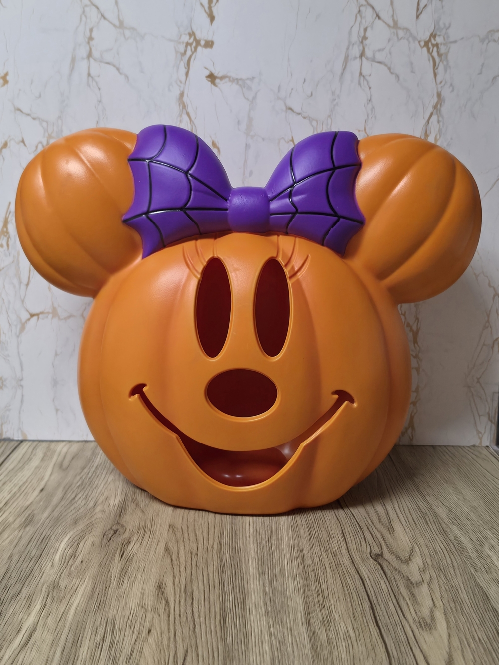 Minnie Mouse Light Up Pumpkin